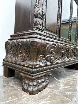 Masívna bohato rezbovaná historická vitrína, S280xV190xH60 - 5