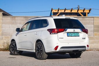 Mitsubishi Outlander PHEV Plugin Hybrid - 5