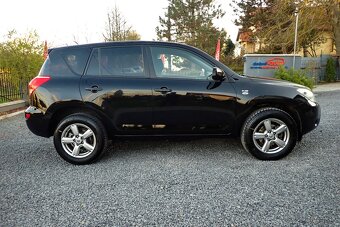 TOYOTA RAV4 2.2 D-4D 100kW- 4x4-UZAVIERKA-DIGIKLIMA-NOVA STK - 5
