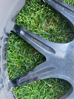 BMW X4 celá sada original Alu disky a zimné pneu - 5