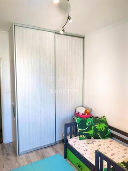 REZERVOVANÉ Na predaj priestranný 4 izbový byt v... - 5