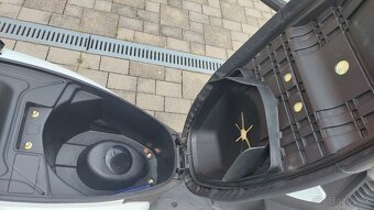 TOP STAV: Biely SYM HD 125 - 5