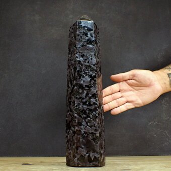 Predám Merlinit obelisk 2300g - 5