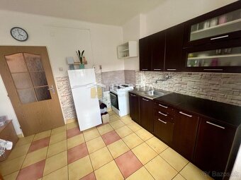 NOVINKA Priestranný 1 izbový byt priamo v centre Senice na H - 5