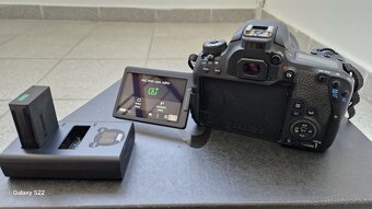 CANON EOS 77D - 5