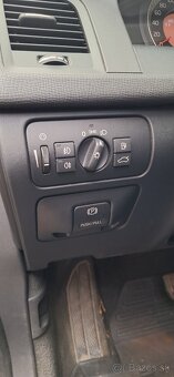 VOLVO XC60 2,4D A/6 136kw - 5
