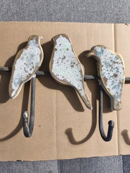 Predám nový kovový vešiak - 5