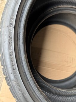 225/35R19 - 5