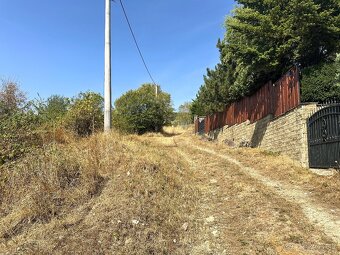 Pozemok 951 m2 v krásnom prostredí nad mestom Veľký Varan - 5