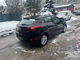 Predám Hyundai i30 1.4 i len 113000 km rv:  2014/7 - 5