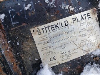 Mini bager Bobcat E19 top stav - 5