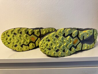 HOKA ONE ONE - 5
