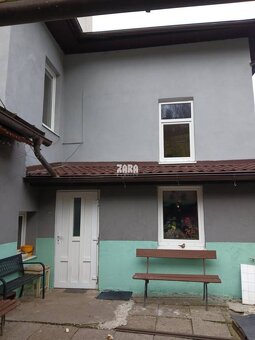 Veľký dvojgeneračný rodinný dom v obci PRAKOVCE - 5