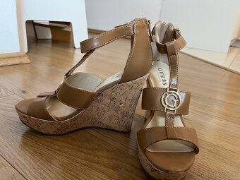 Guess sandále na platforme - 5