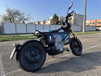 Elektrický motocykel BMW CE 02 - 5