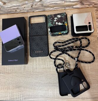 Samsung Z Flip4 - 5