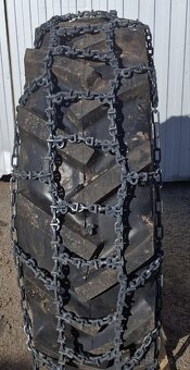 Predám komunálne žiletkové snehové reťaze na traktor - 5
