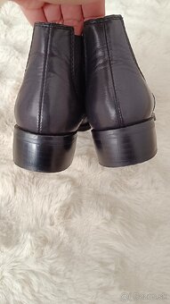 Kožené čierne členkové dámske čižmy značky CINTI - 5