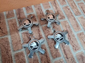 Hviezdicové pukličky krytky kolies do AUDI elektrónov - 5