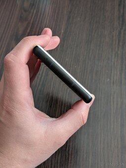 PREDÁM GOOGLE PIXEL 6A | Čierny+ Biely DBRAND skin 128GB - 5