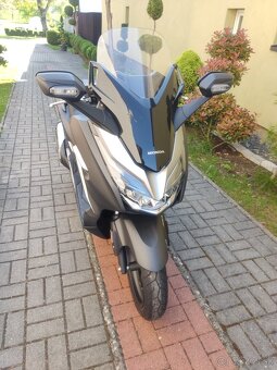 Honda Forza 300 len 405km - 5
