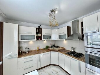 Na predaj byt 3+1 s komorou a dvomi balkónmi v meste Skalica - 5