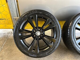 Octavia RS Neptune R18 225/40 - 5