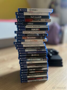 PS4 pro + 2 ovládače + hry - 5