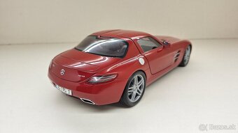 1:18 MERCEDES-BENZ SLS AMG - 5