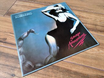 Lp SCORPIONS- Savage Amusement - 5