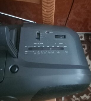 Predám GOLDSTAR COMPACT DISC STEREO RADIO - 5
