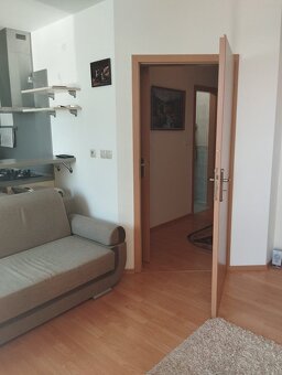 Na predaj 1 izbový byt s balkónom, obec Vlčkovce. - 5