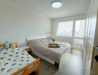 REZERVOVANÉ 2 izbový zrekonštruovaný byt s 2 balkónmi na sko - 5