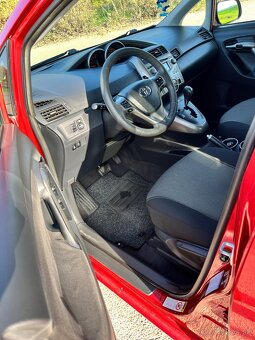 Toyota corolla Verso 2,2 - 5