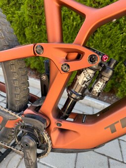Elektrobicykel Trek Fuel EXe 9.7 Matte Pennyflake - 5