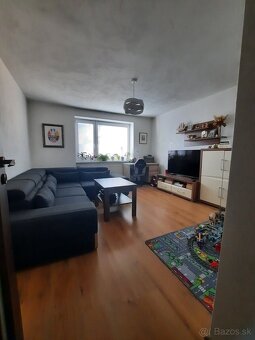 Predám kompletne zariadený 2-izbový byt  na starom sídlisku. - 5