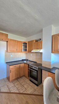 Slnečný 2-izbový byt na Ľadovni - 5