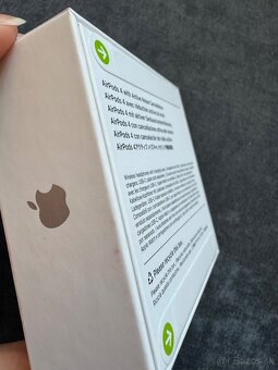 Sluchatka AirPods 4 - 5