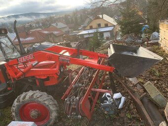 Predam traktor Zetor - 5