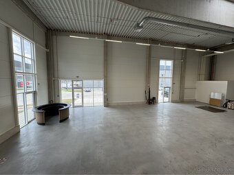 Prenájom rožného obchodno-skladového priestoru 421 m² s kanc - 5