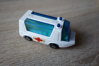 Matchbox Superfast No. 46 Stretcha Fetcha Ambulance - 5