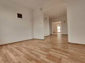 Exkluzívny predaj 6.izb 220m2 RD v obci Horňany a pozemkom - 5