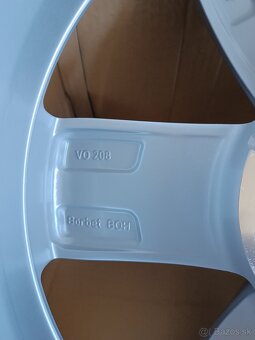 Volkswagen R17 - 5
