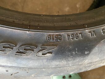 Pirelli 255/40 r19 - 5