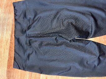Čierne jazdecké legíny s gripom - 5