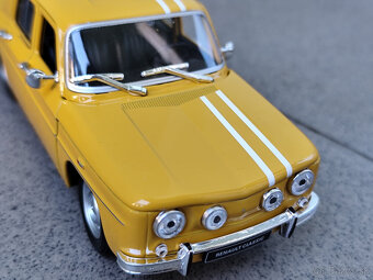 17 cm Renault 8 v mierke 1:24 -------- KOVOVÝ, NOVÝ - 5
