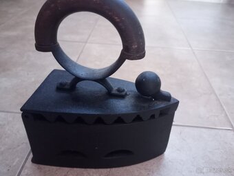 Liatinová žehlička - 5