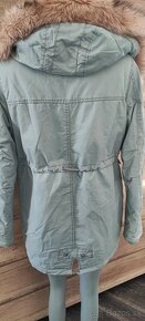 Bershka teplá bunda vel. S - 5