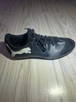 Halovky a kopačky značky Puma - 5