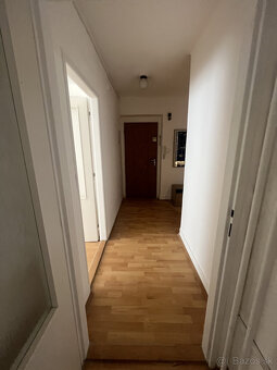 Prenájom priestranného 2-izbového bytu na Krátkej ulici v Hu - 5